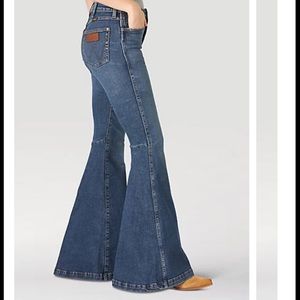 Barely worn Wrangler Premium Retro High Rise Trumpet Flare 28x34